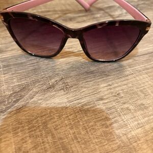 Tortoiseshell Cat-Eye Sunglasses with Pink Temples and  Gradient Lenses